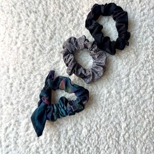 Lululemon Uplifting Scrunchies set of 3 VCUG/Like New